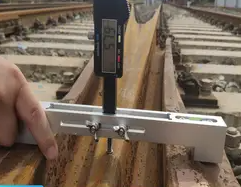 轍岔心軌降低值測量尺